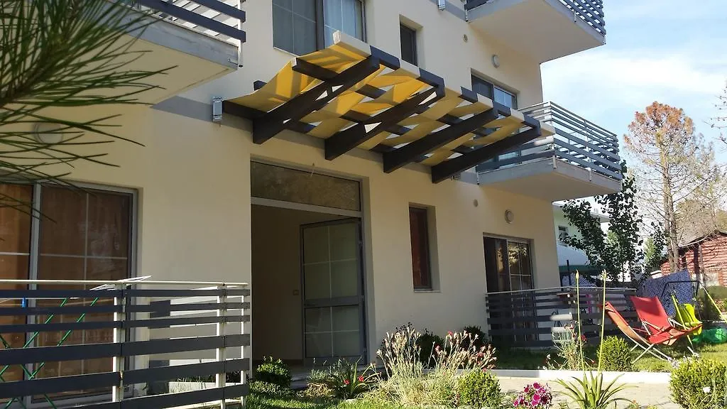 Aparthotel Vila Tufi Velipoja 3*,